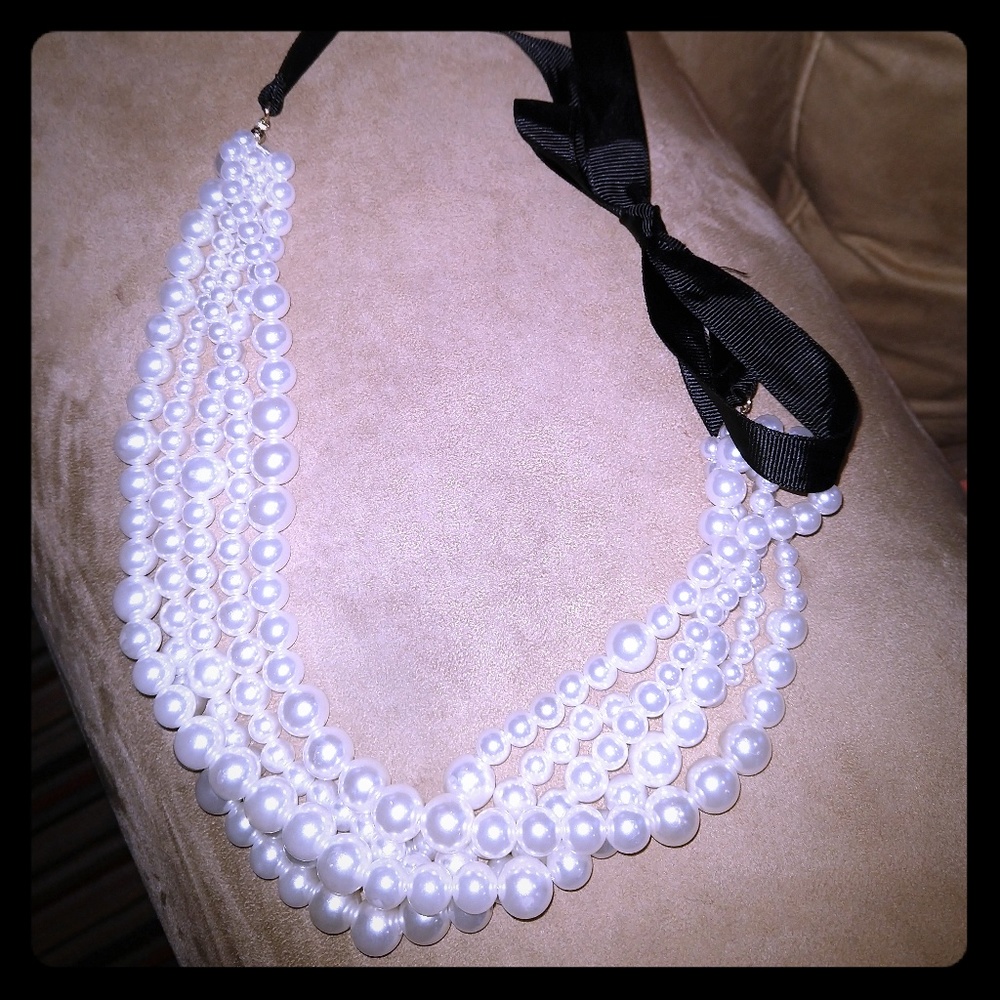 Sugarfix by BaubleBar Multilayered Beads w Bow.